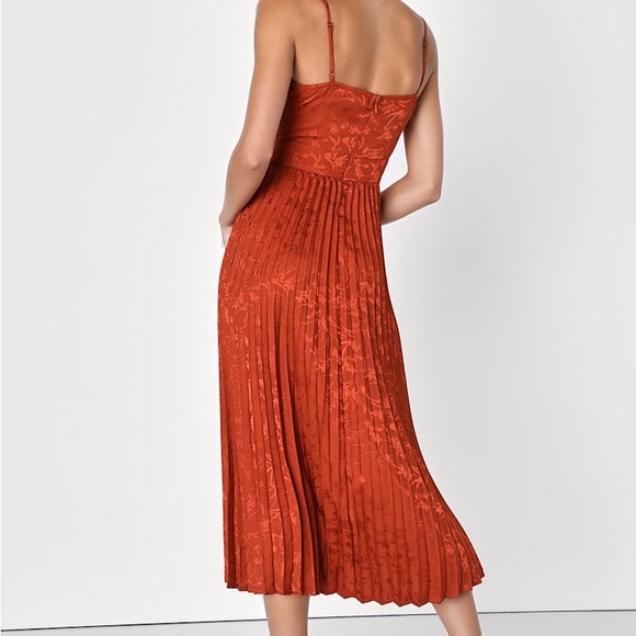 Lulu's Regal Romance Rust Floral Jacquard Pleated Satin Midi Dress - Size M - Picture 3 of 6